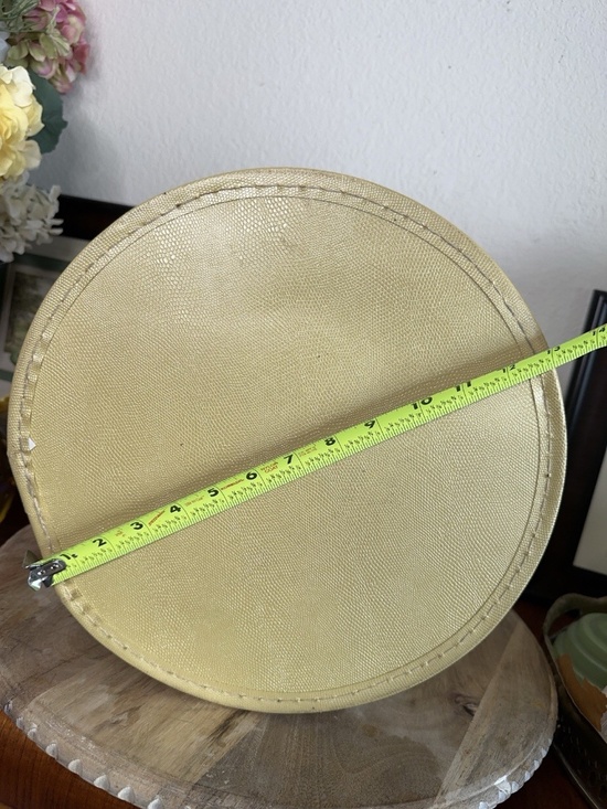 Vintage Mid-Century Butter Yellow Wig / Hat Box Round Travel Case w/ Handle main image 10